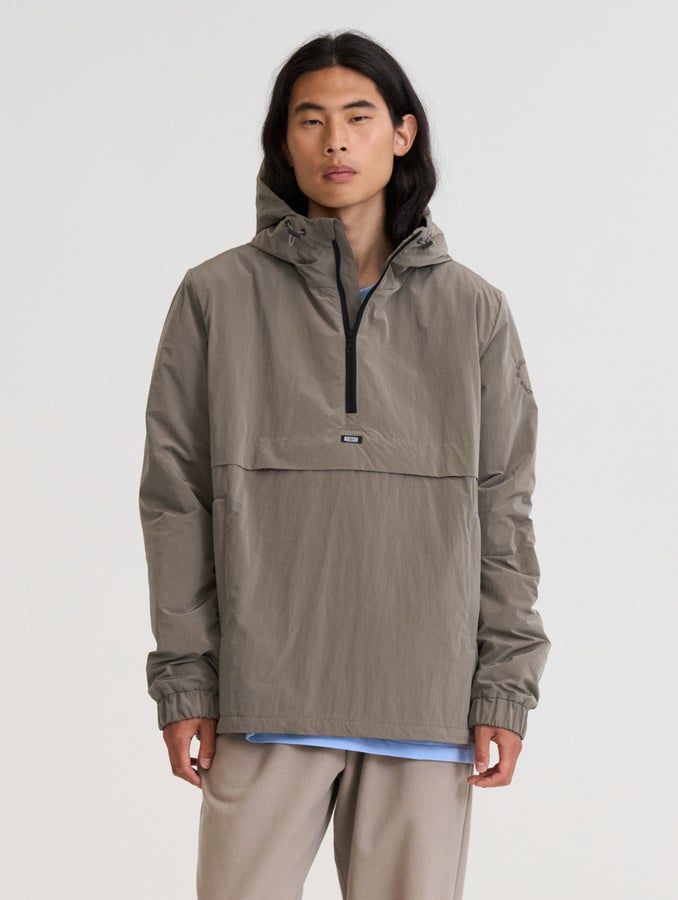 Yoonsik (180cm) k&auml;ytt&auml;&auml; kokoa L.