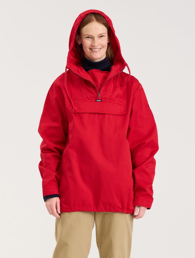 Kiia (174 cm) k&auml;ytt&auml;&auml; kokoa S.