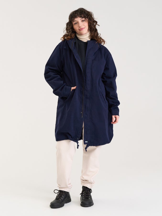 Julie (171 cm) k&auml;ytt&auml;&auml; kokoa M.