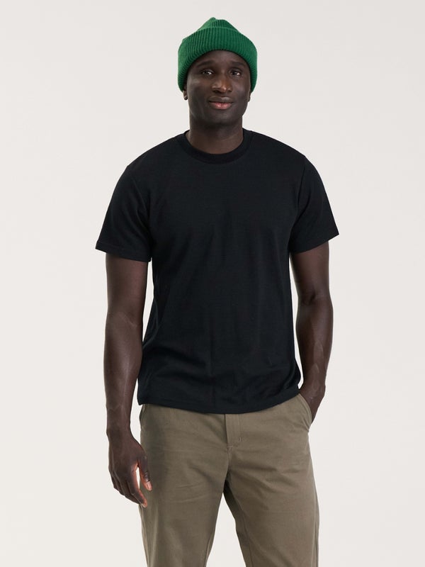 Klassikko-T-paita, musta