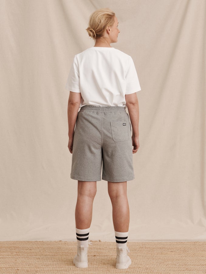 Collegeshortsit, savunharmaa