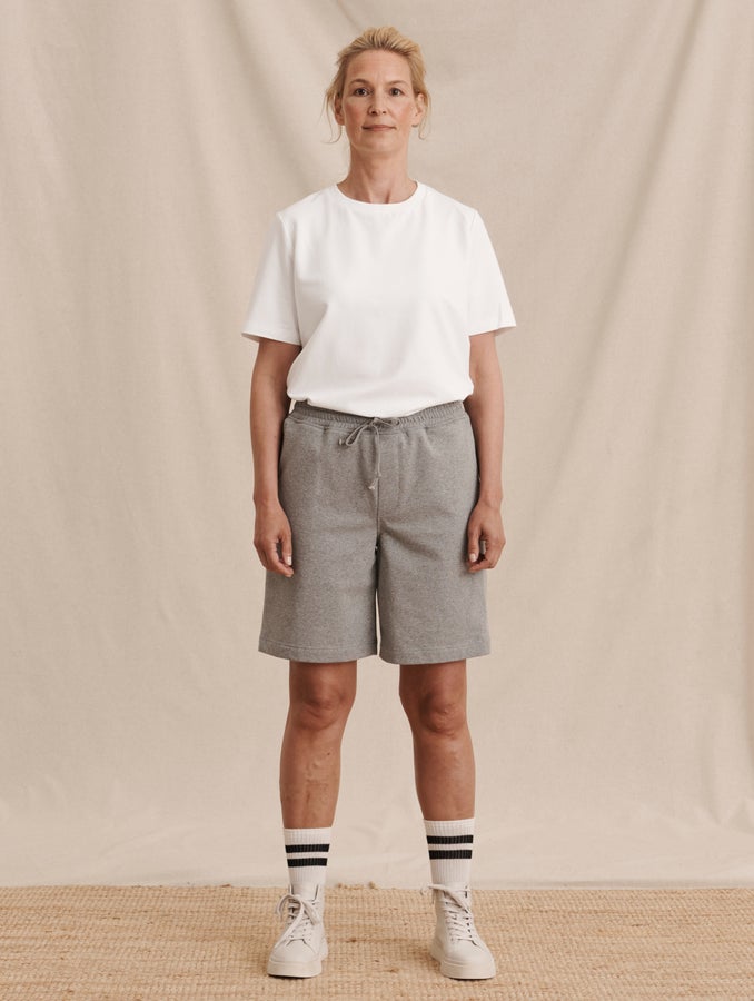 Collegeshortsit, savunharmaa