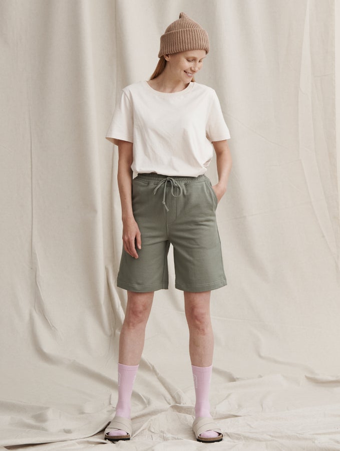 Collegeshortsit, vaalea sammal