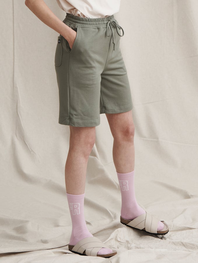 Collegeshortsit, vaalea sammal