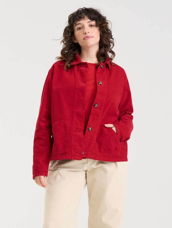 Julie (171 cm) k&auml;ytt&auml;&auml; kokoa L.