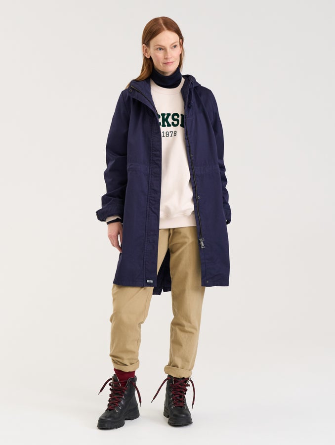 Kiia (174 cm) k&auml;ytt&auml;&auml; kokoa S.