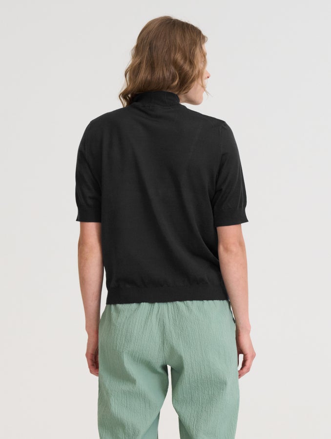 Elea-tencelneule, musta