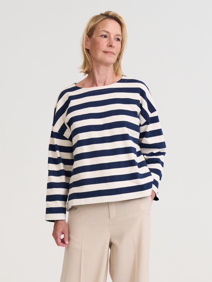 Terhi (175 cm) k&auml;ytt&auml;&auml; kokoa S.