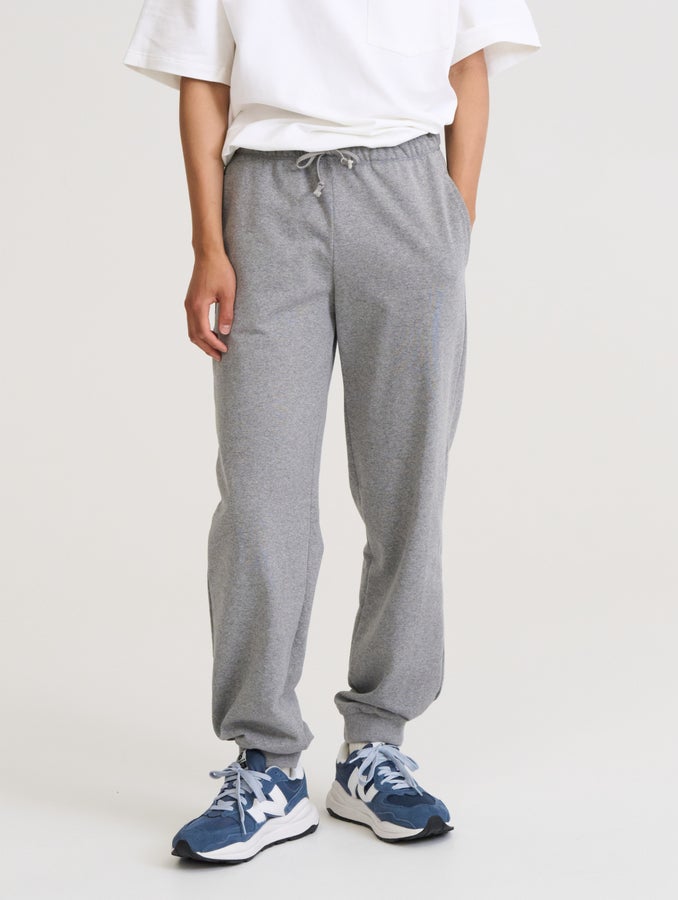 Collegehousut, savunharmaa