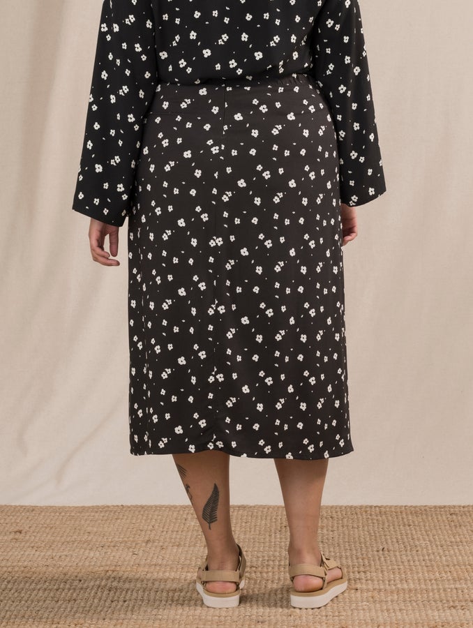 Saila-printtihame, musta Orvokki-kuosi