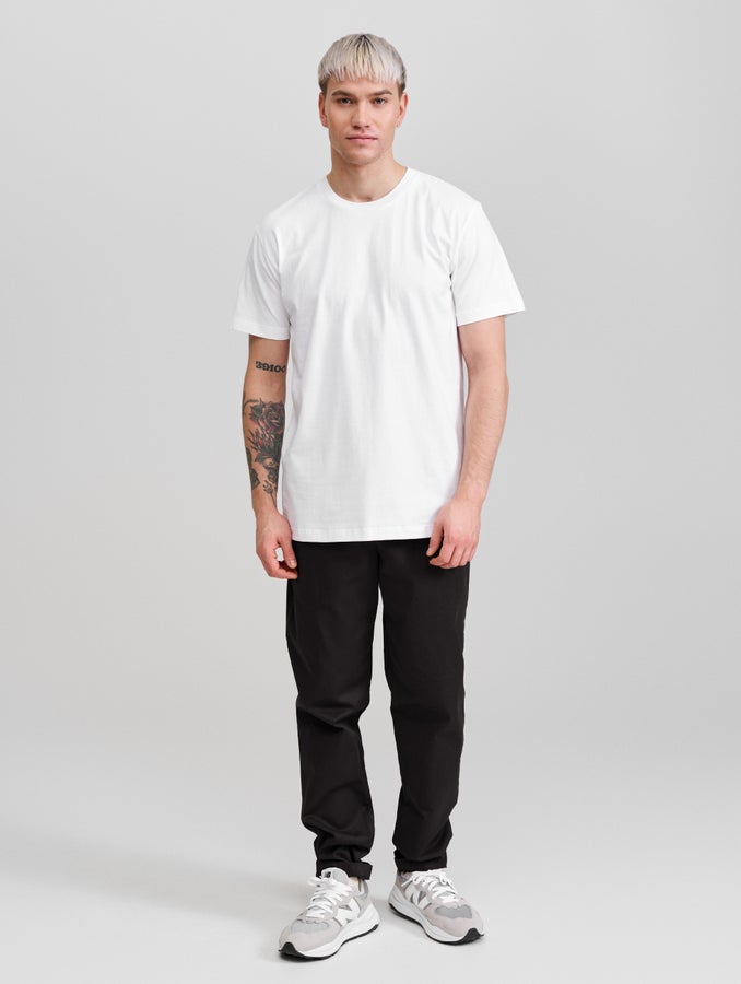 Suorat anorakkihousut, musta